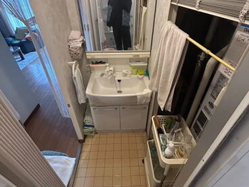 湧水堂による洗面台交換前